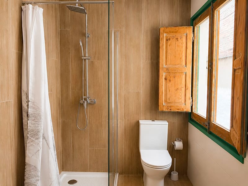 Ático Exclusivo by CozyCatalonia | Zona de ducha Zona de ducha con luz natural