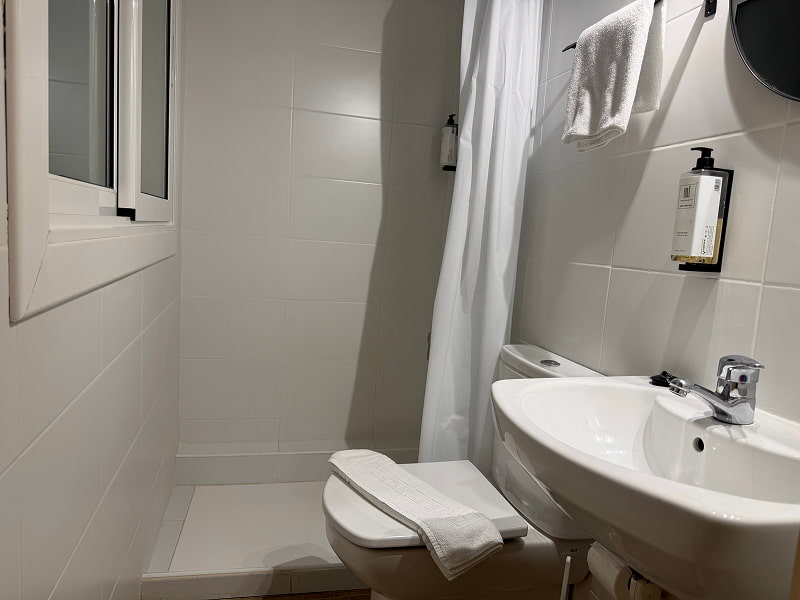 Baño privado con ducha amplia